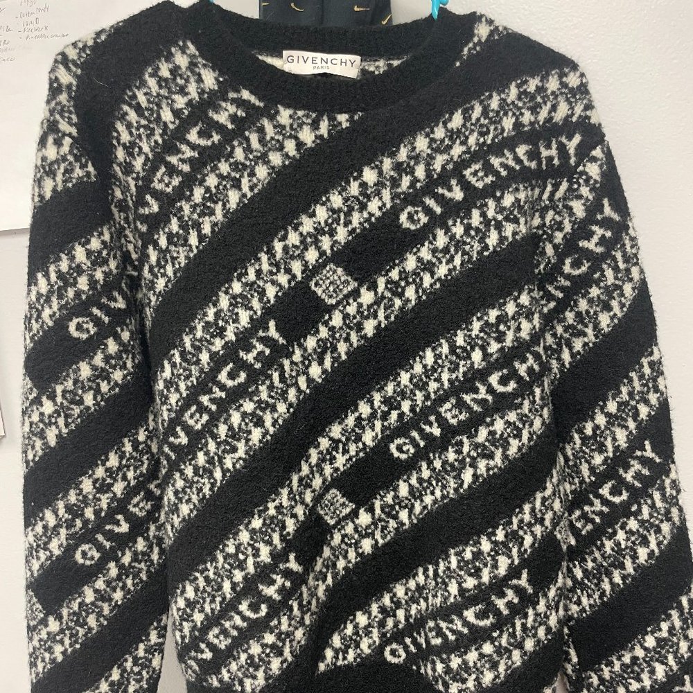 Givenchy Tight Fit Knit Sweater never worn